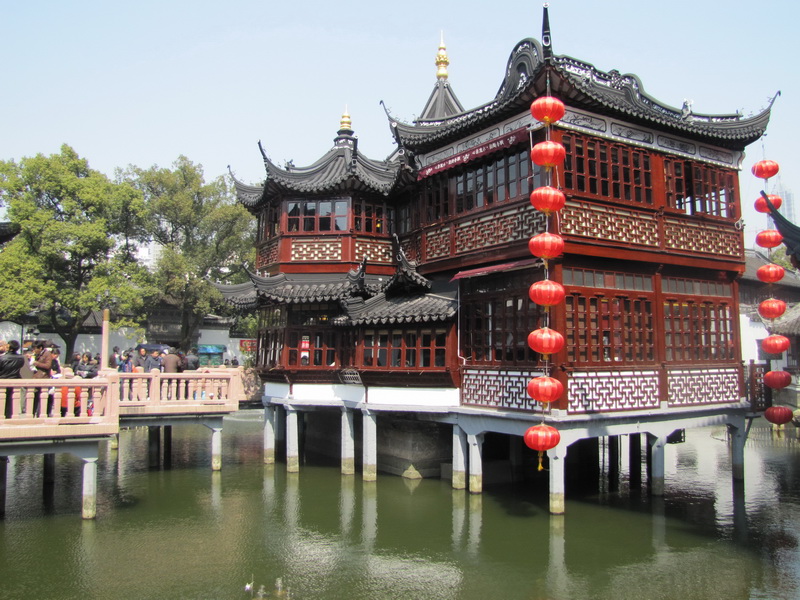 Китайские дома видео. Чайный дворец Шанхай. Чайный домик в Шанхае. Чайный дом в Китае. Древний город Дзиндзе Шанхай.
